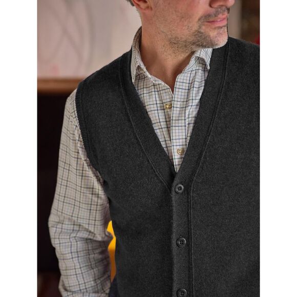 WoolOvers Mens Lambswool Vest / Charcoal
